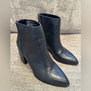 STEVE MADDEN Size 7 1/2 M Black Leather High Heel Booties.